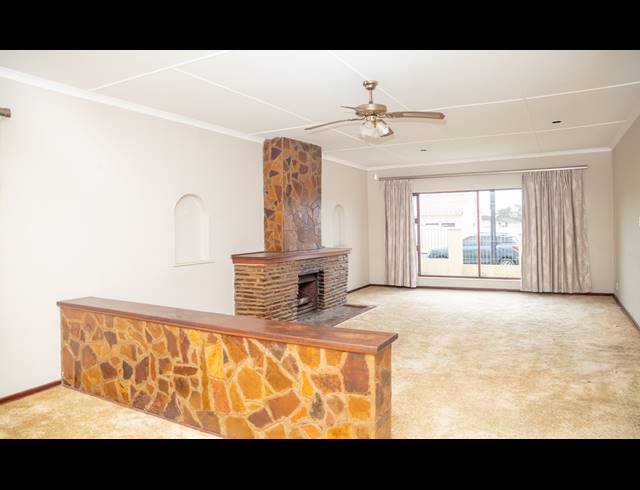 3 BEDROOM HOUSE FOR SALE IN WILLOW PARK